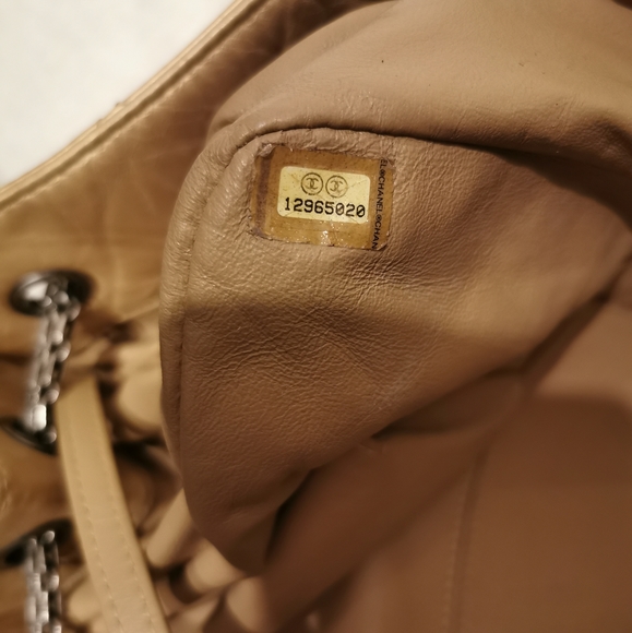 Chanel Reissue Shopping tote - Picture 7 of 7